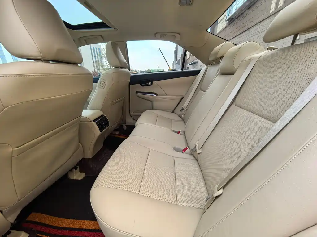 Toyota Camry 2015 — фото 10