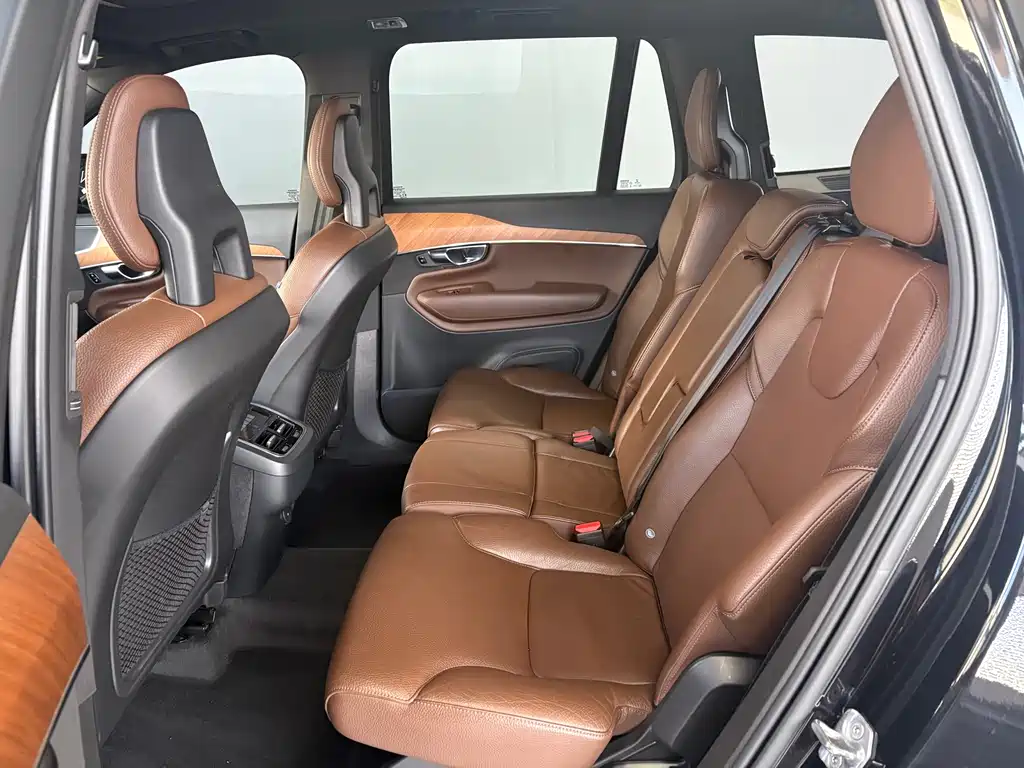 Volvo XC90 — фото 16
