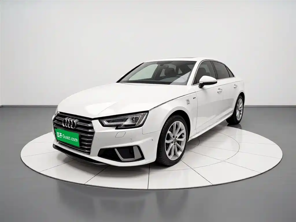 Audi A4L 2019 — фото 1