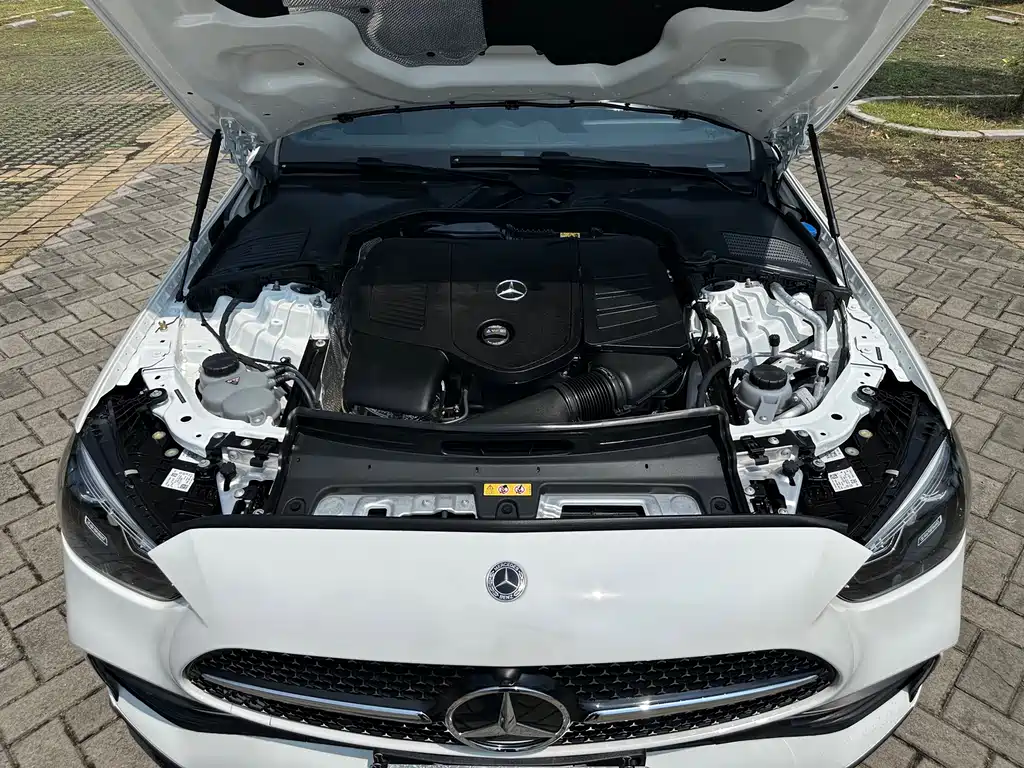 Mercedes-Benz C-Class 2025 — фото 20