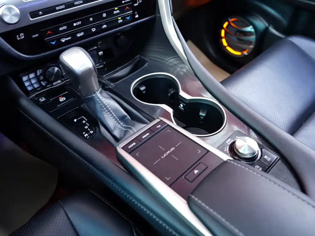 Lexus RX 2019 — фото 12