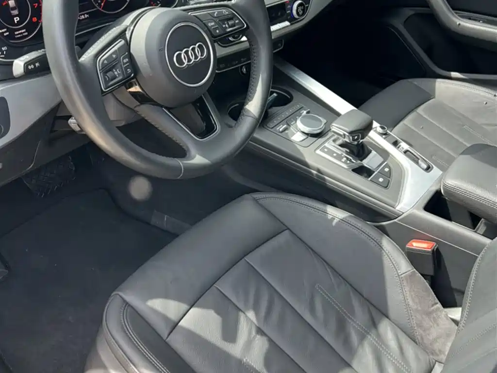 Audi A4L 2019 — фото 14