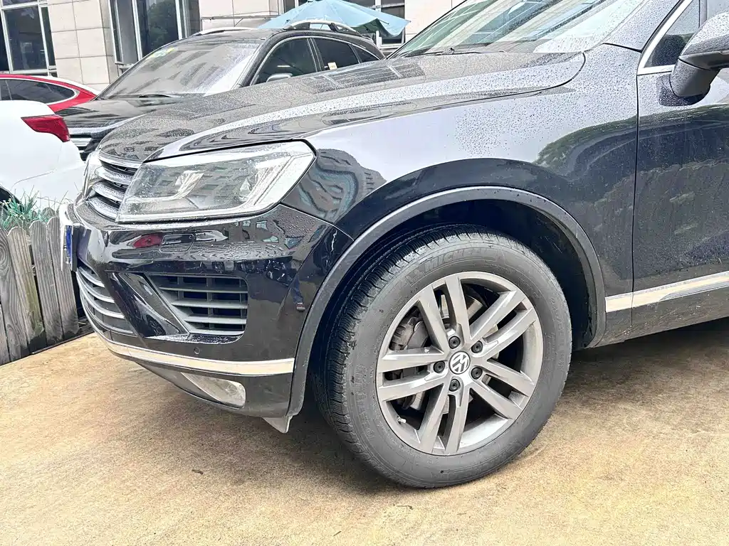 Volkswagen Touareg 2018 — фото 24