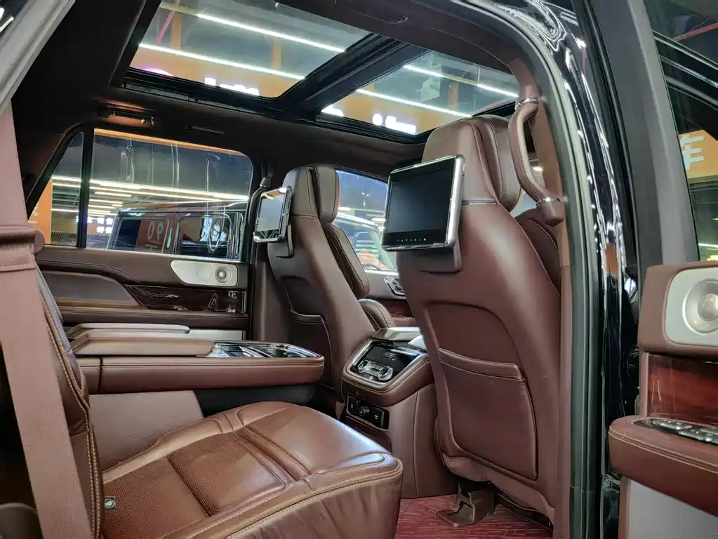 Lincoln Navigator 2019 — фото 13