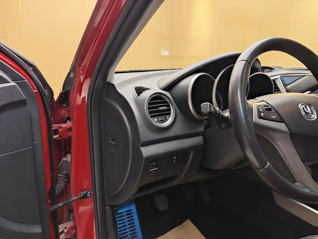 Changan Eado XT 2015 — фото 12