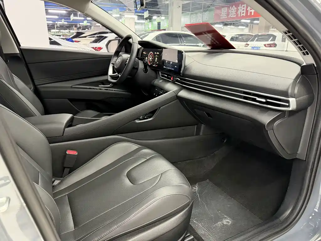 Hyundai Elantra 2023
