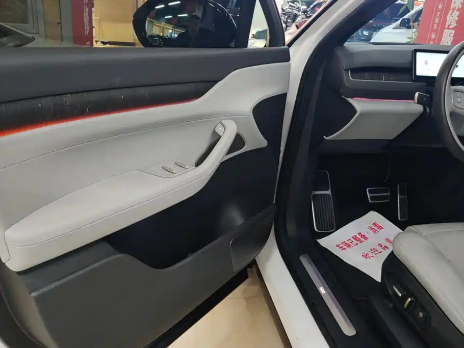 NIO ES8 2024