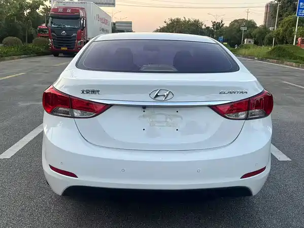 Hyundai Elantra Langdong 2013