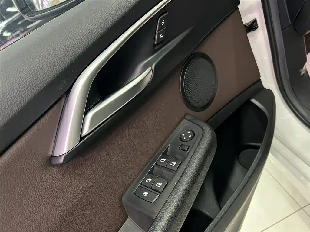 BMW 1 Series 2020 — фото 11