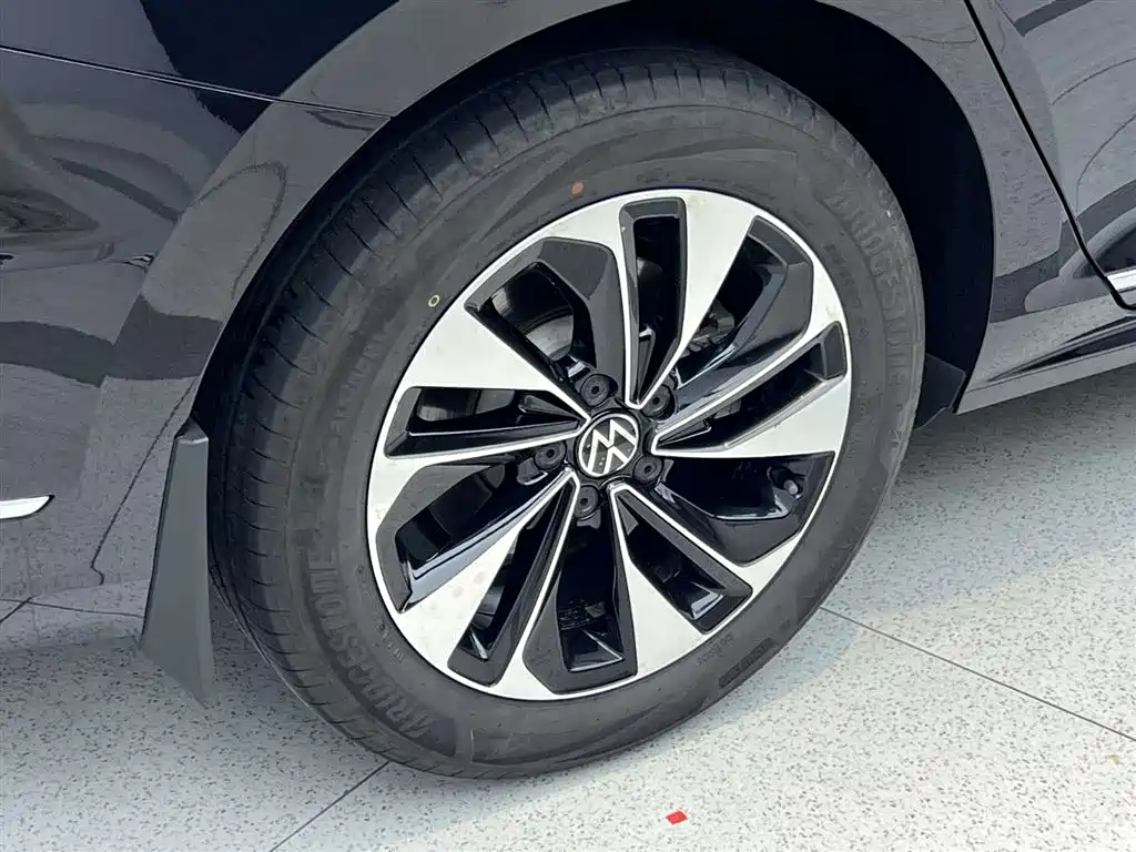 Volkswagen Passat 2023 — фото 10