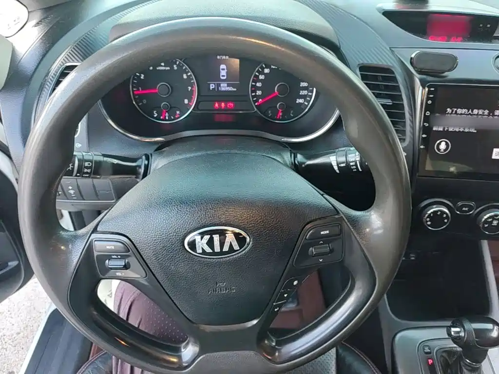 Kia K3 2014 — фото 11