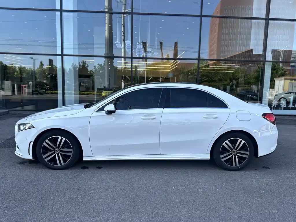 Mercedes-Benz A-Class 2019 — фото 4