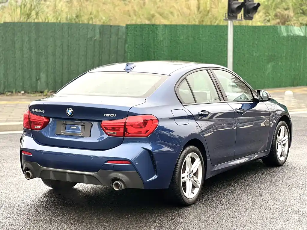 BMW 1 Series 2021 — фото 10