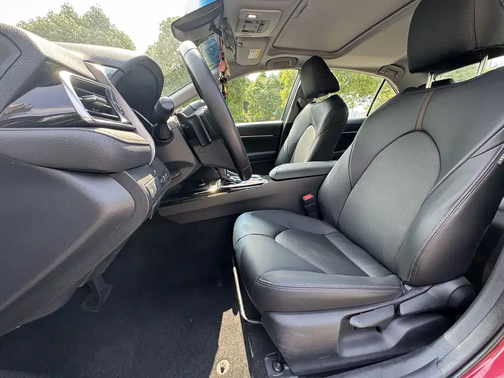 Toyota Camry 2018 — фото 5