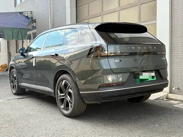 Volvo XC70 Plug-In Hybrid 2025