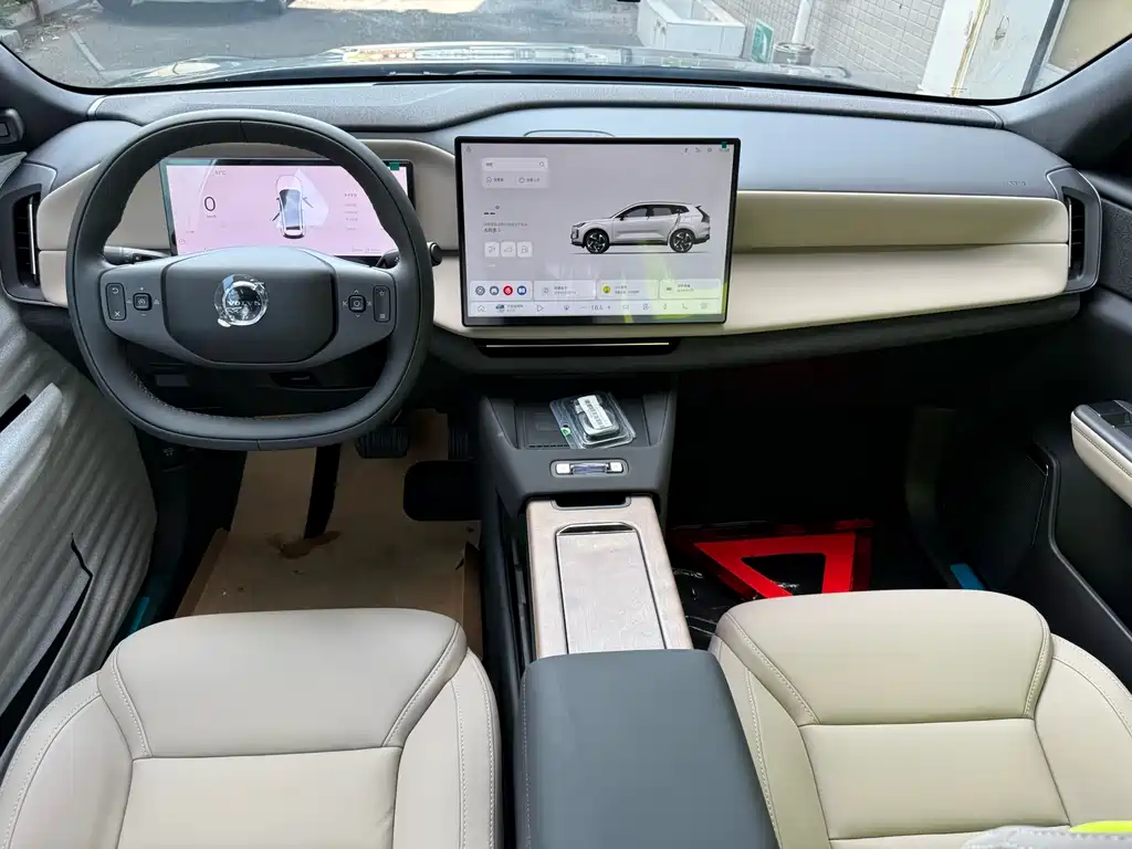 Volvo XC70 PHEV 2025 — фото 10