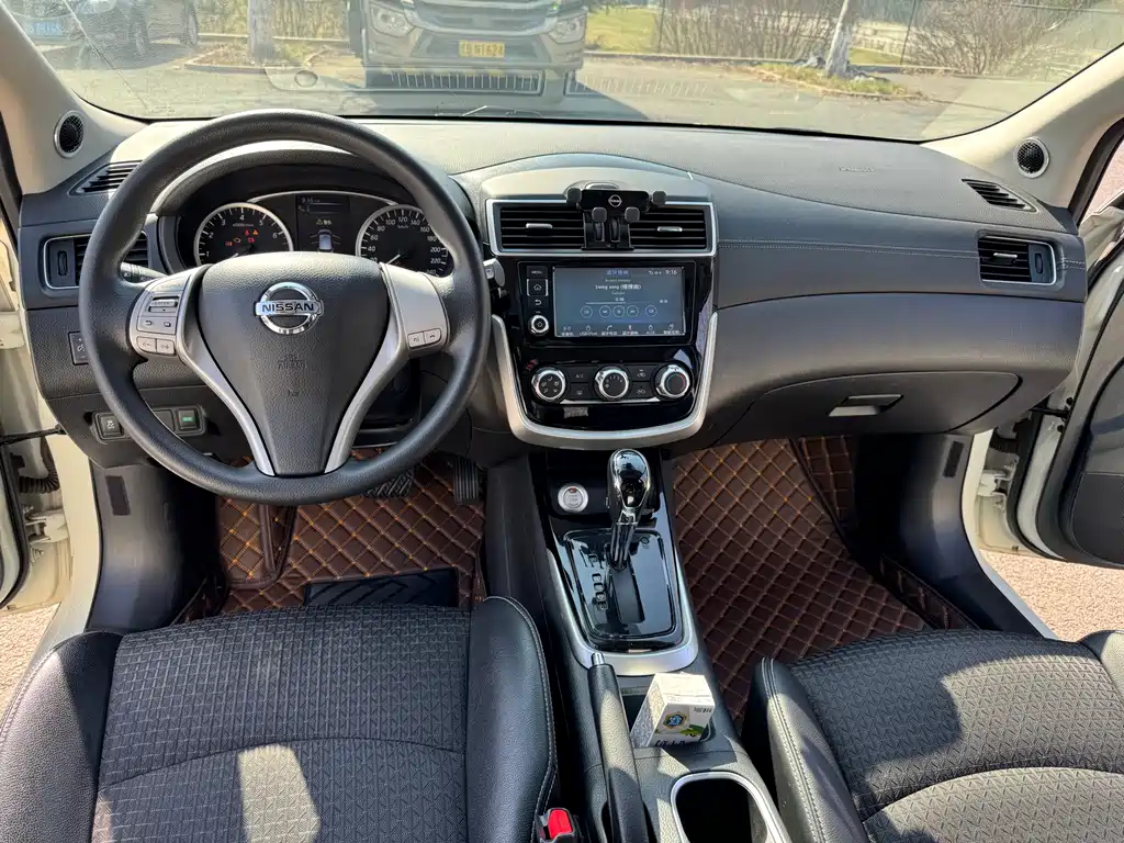 Nissan Tiida 2018 — фото 18