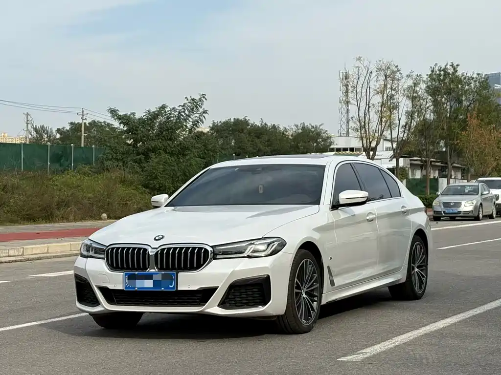 BMW 5 Series 2022 — фото 1