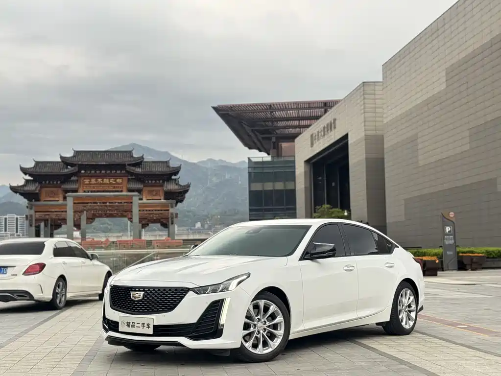 Cadillac CT5 2023 — фото 1