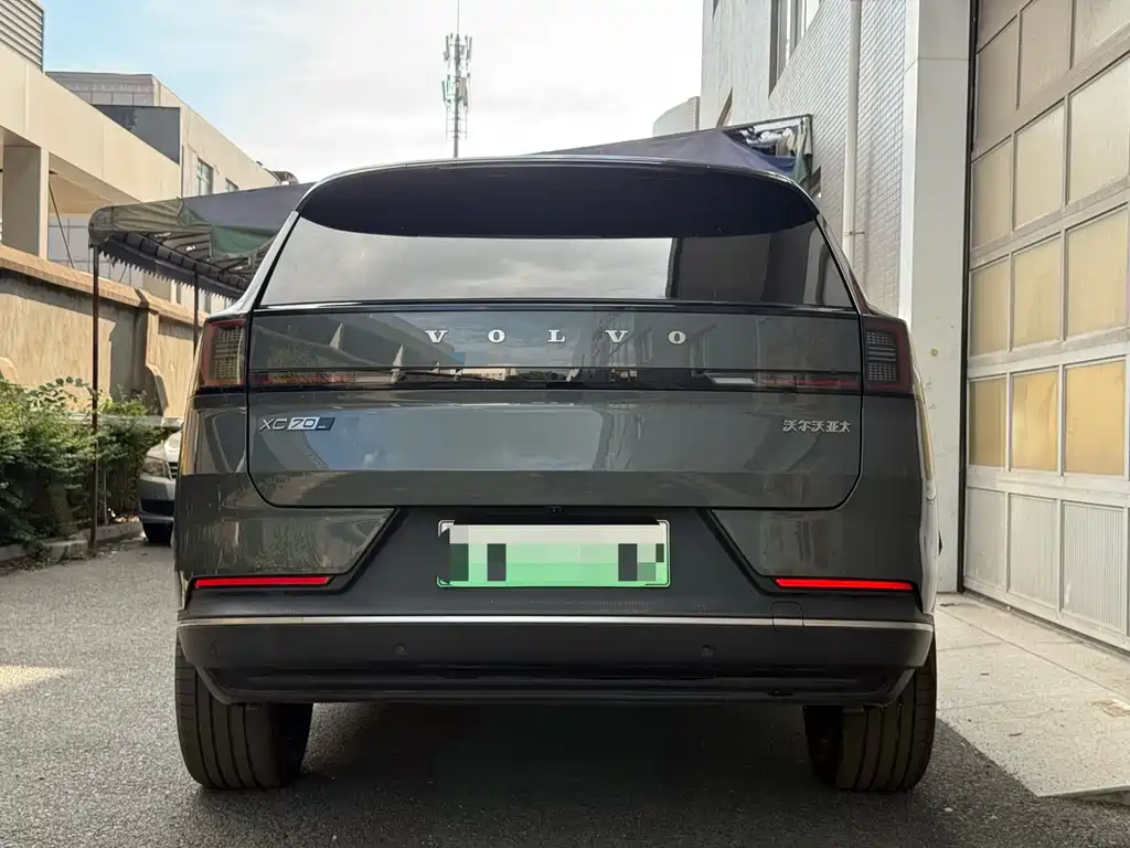 Volvo XC70 PHEV 2025