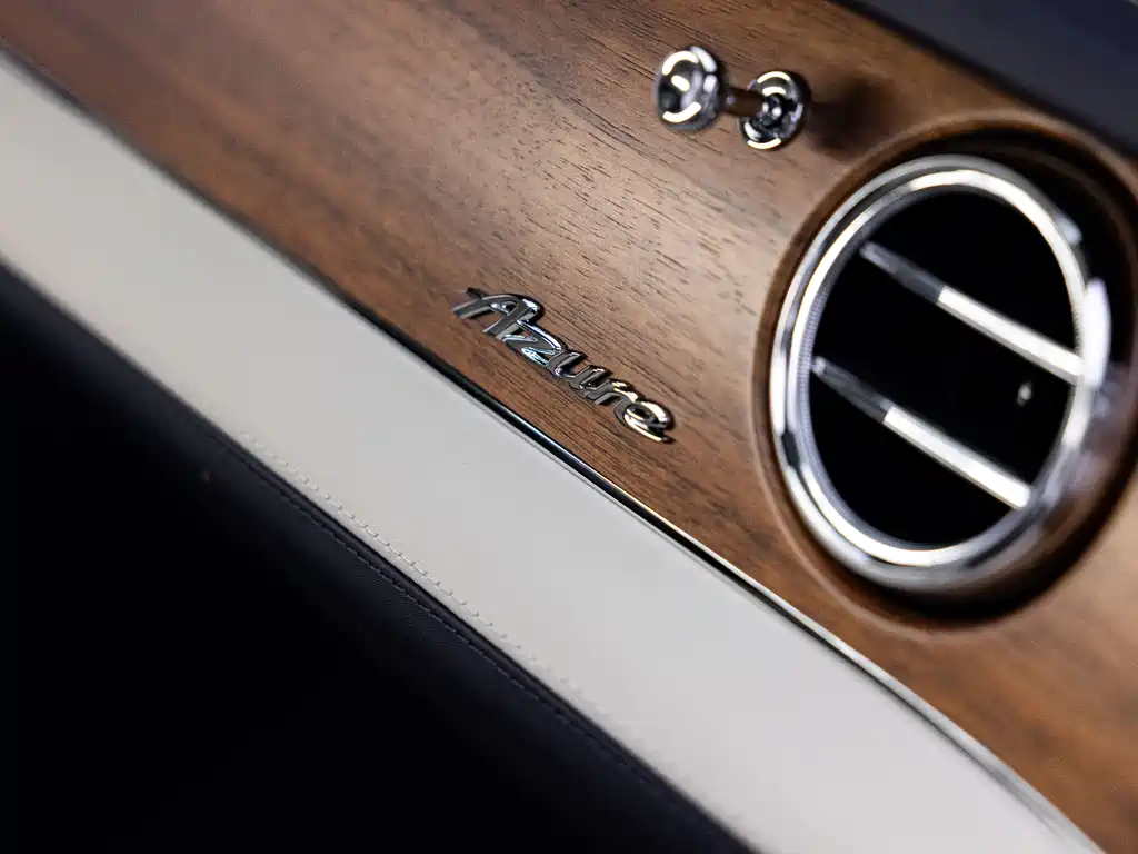 Bentley Bentayga 2023 — фото 10