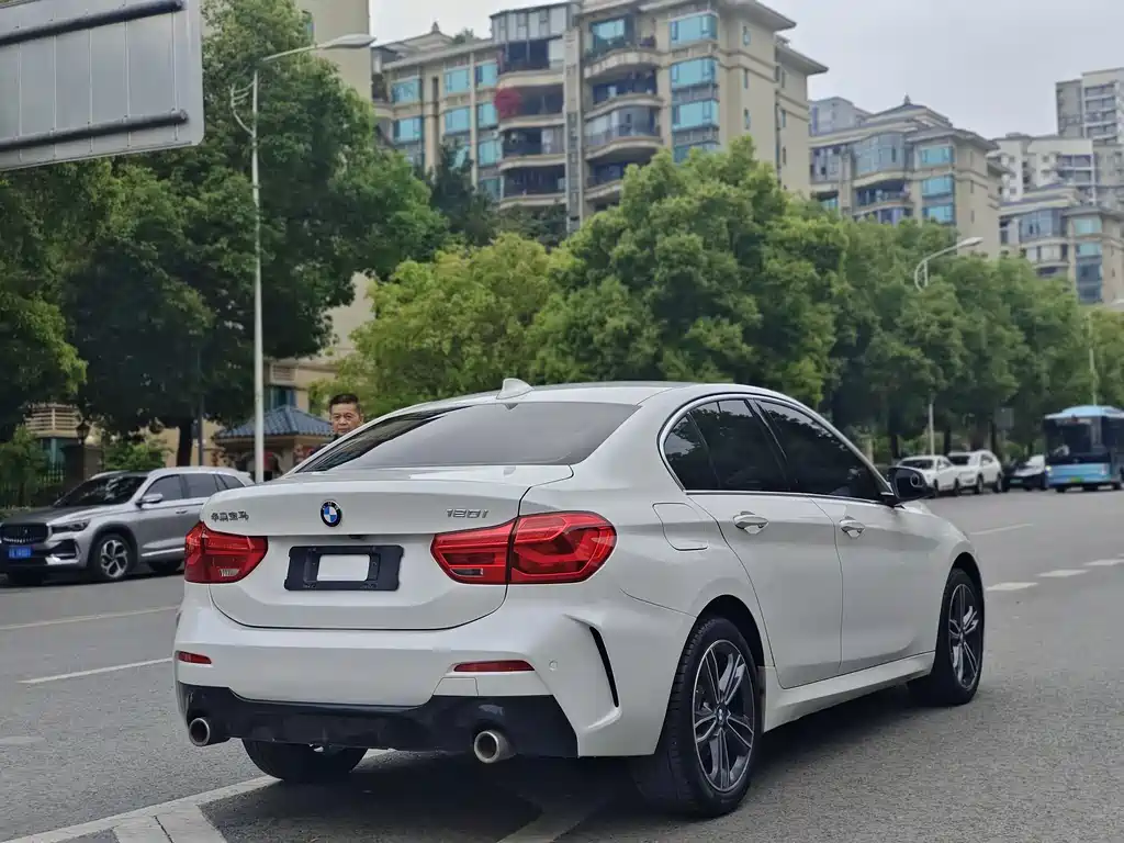 BMW 1 Series 2021 — фото 15