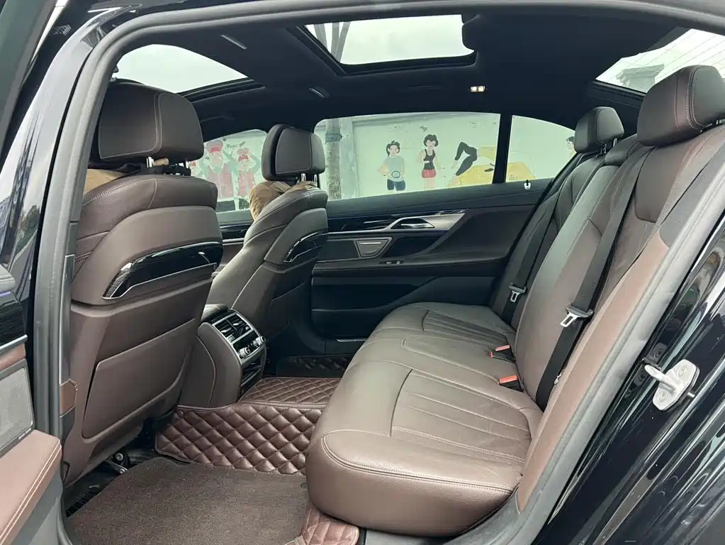 BMW 7 Series 2019 — фото 12