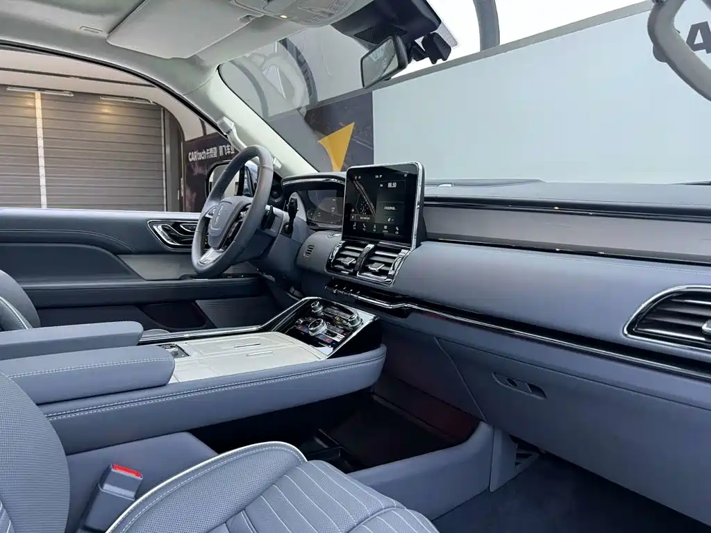 Lincoln Navigator 2019 — фото 13