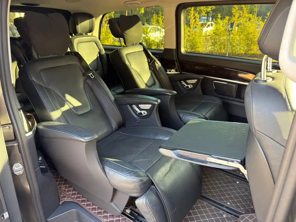 Mercedes-Benz V-Class 2018 — фото 13