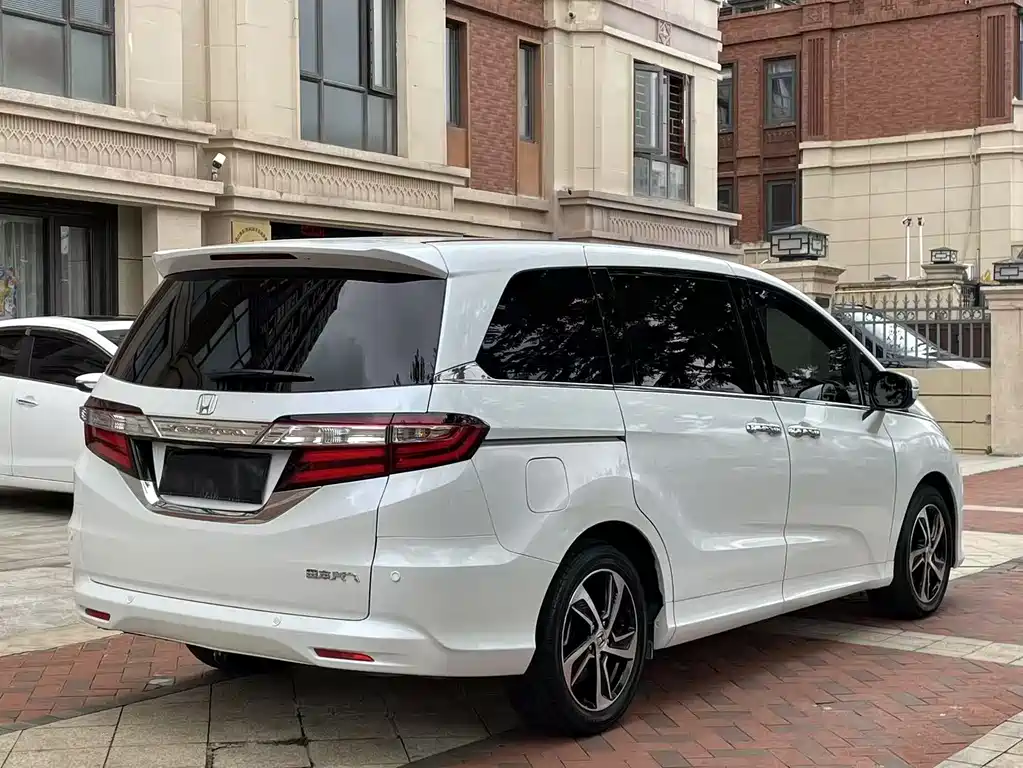 Honda Odyssey 2017 — фото 8