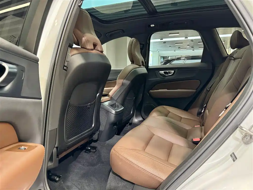 Volvo XC60 2025 — фото 20