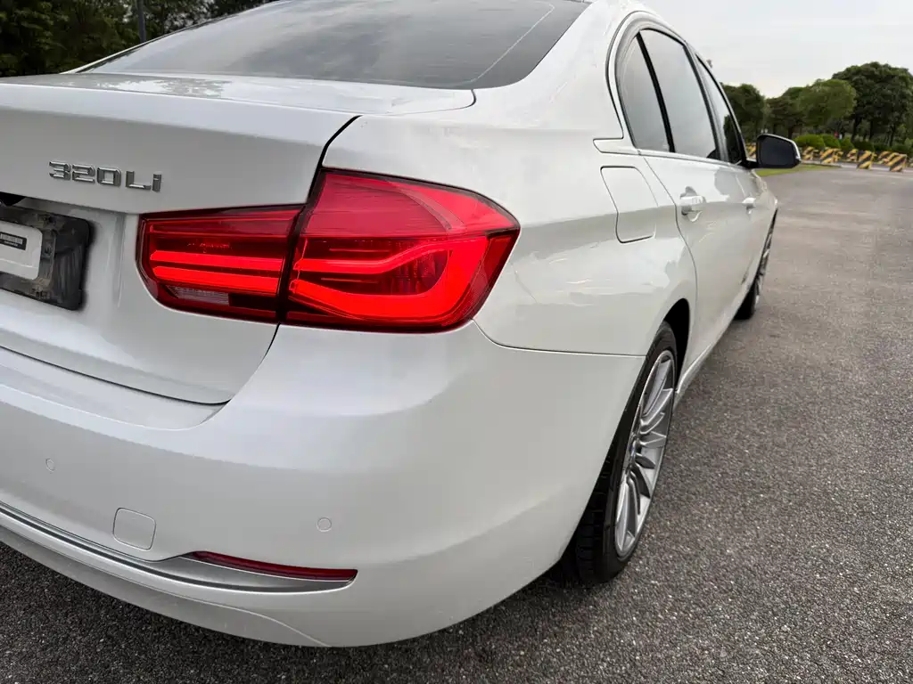 BMW 3 Series 2019 — фото 22