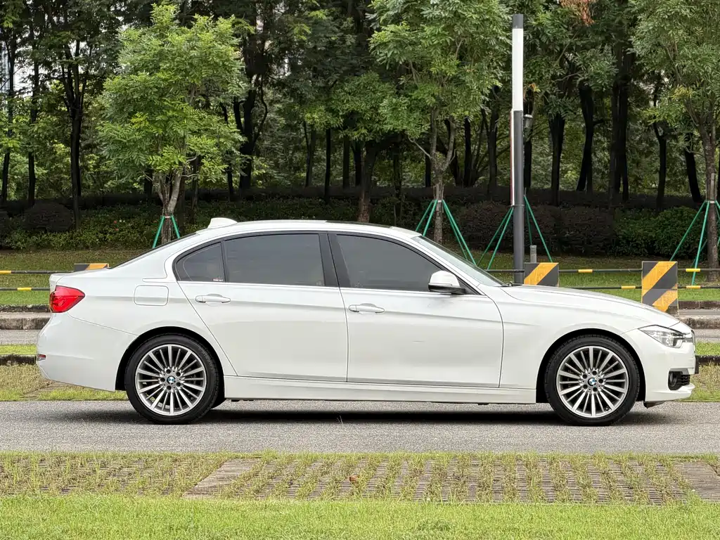 BMW 3 Series 2019 — фото 26