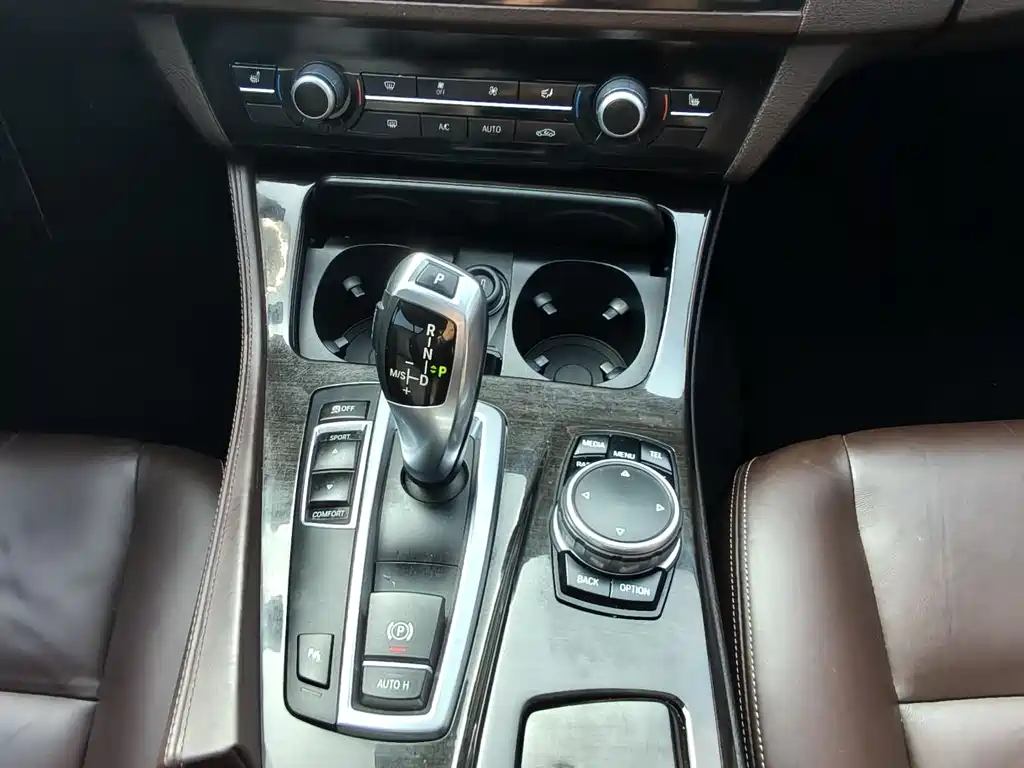 BMW 5 Series 2015 — фото 9