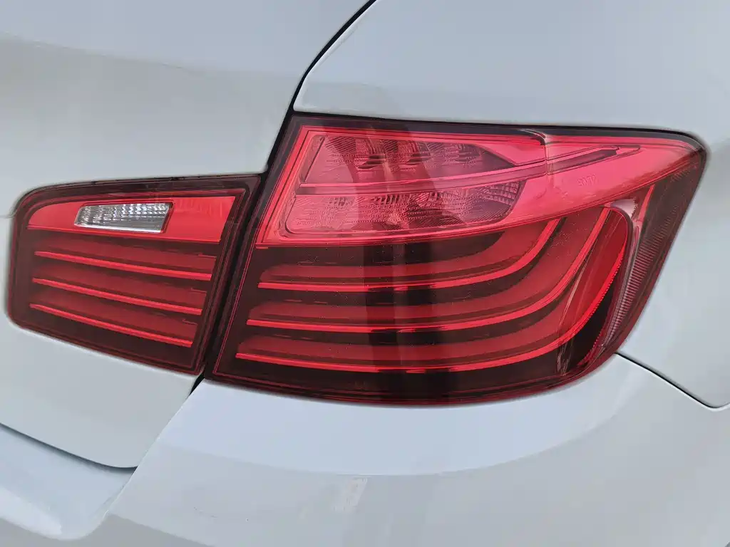 BMW 5 Series 2015 — фото 17