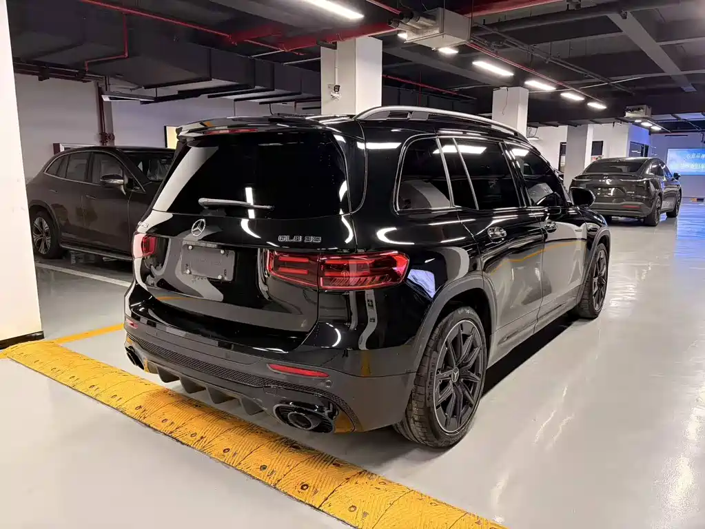 Mercedes-Benz GLB AMG 2025