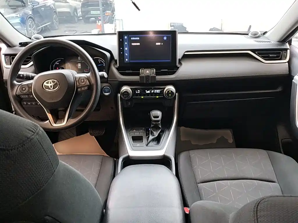 Toyota RAV4 2022 — фото 10