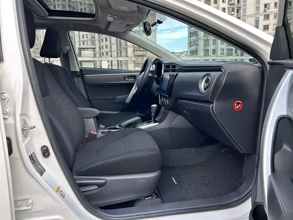 Toyota Corolla 2018 — фото 15