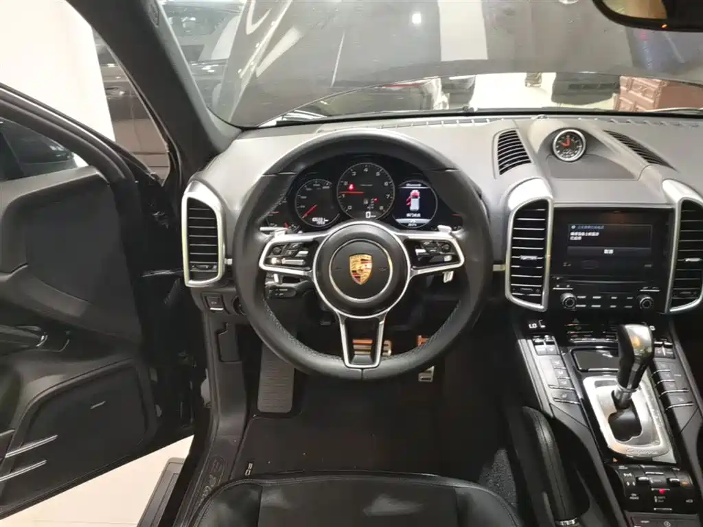 Porsche Cayenne 2016 — фото 11