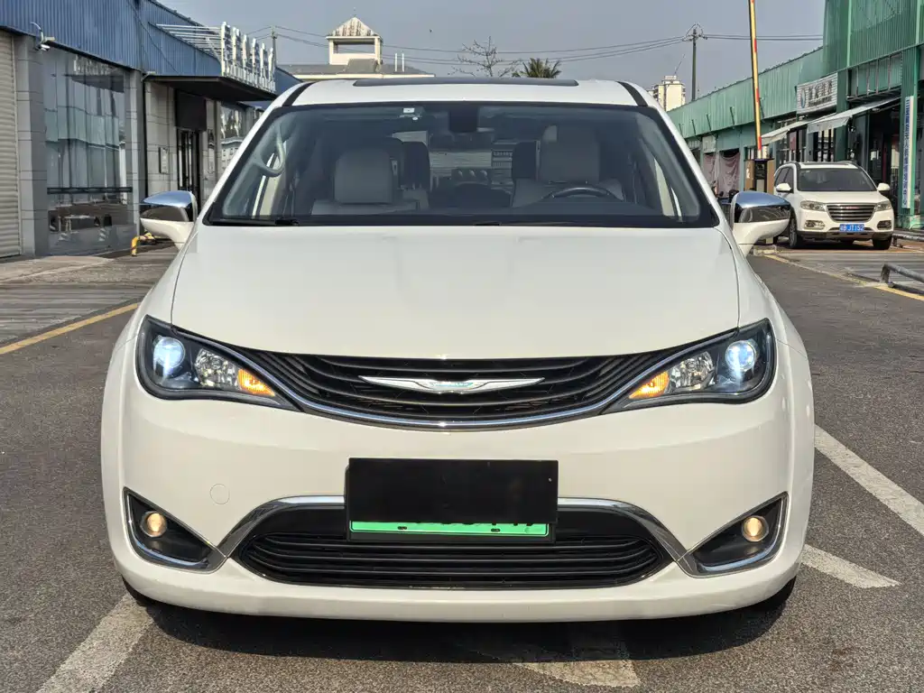 Chrysler Grand Voyager PHEV 2019 — фото 2