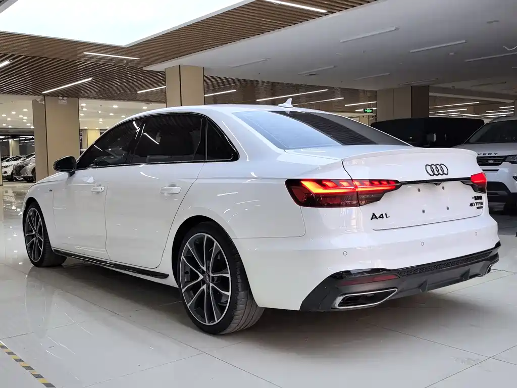 Audi A4L 2023 — фото 19