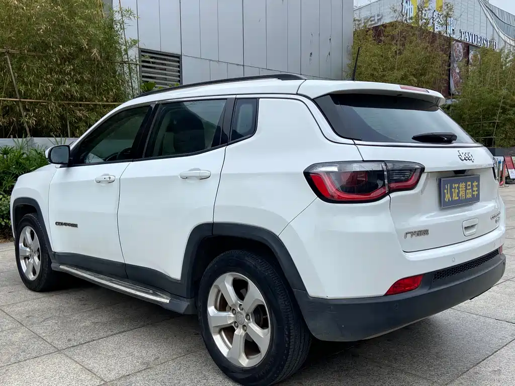 Jeep Compass 2018 — фото 8