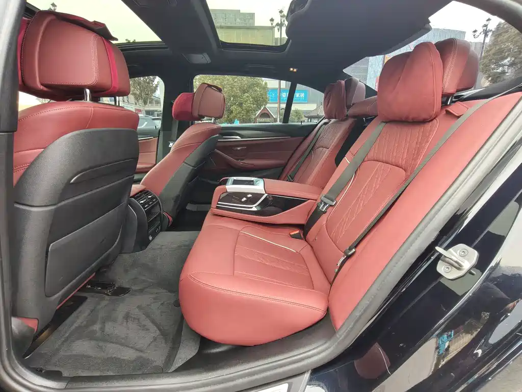 BMW 5 Series New Energy 2022 — фото 13