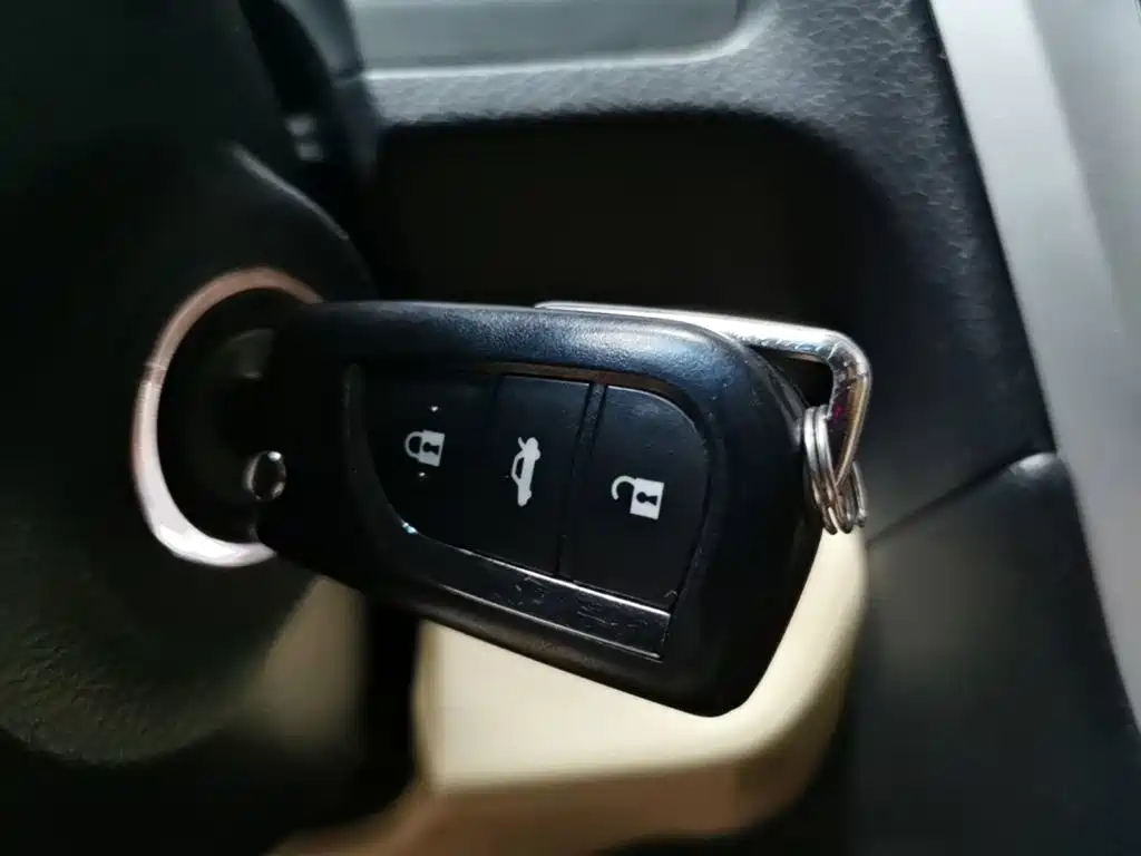 Toyota Camry 2015 — фото 9