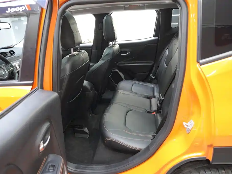 Jeep Renegade 2018 — фото 15