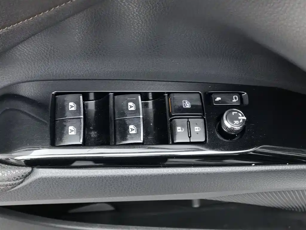 Toyota Camry 2020 — фото 9