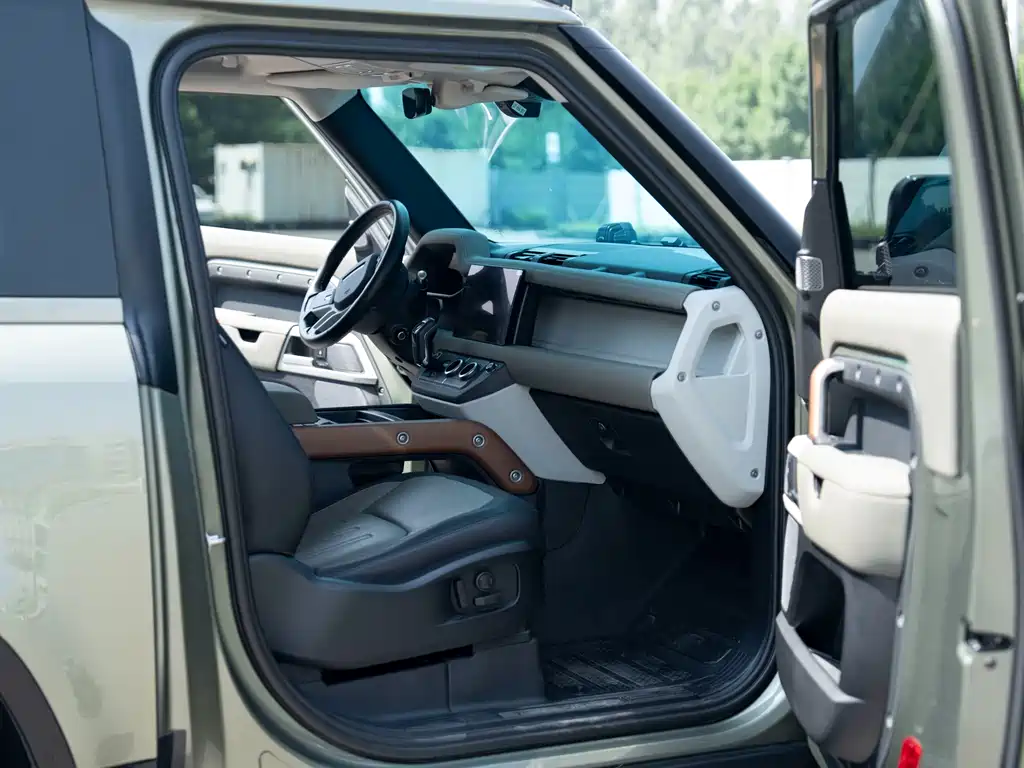 Land Rover Defender 2021 — фото 13