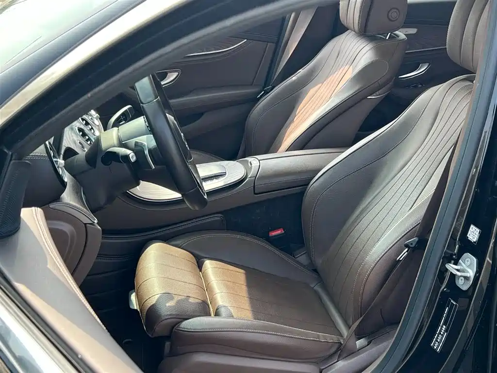 Mercedes-Benz E-Class 2022 — фото 13
