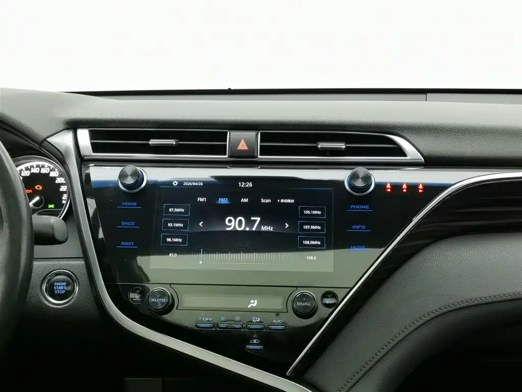 Toyota Camry 2020 — фото 12