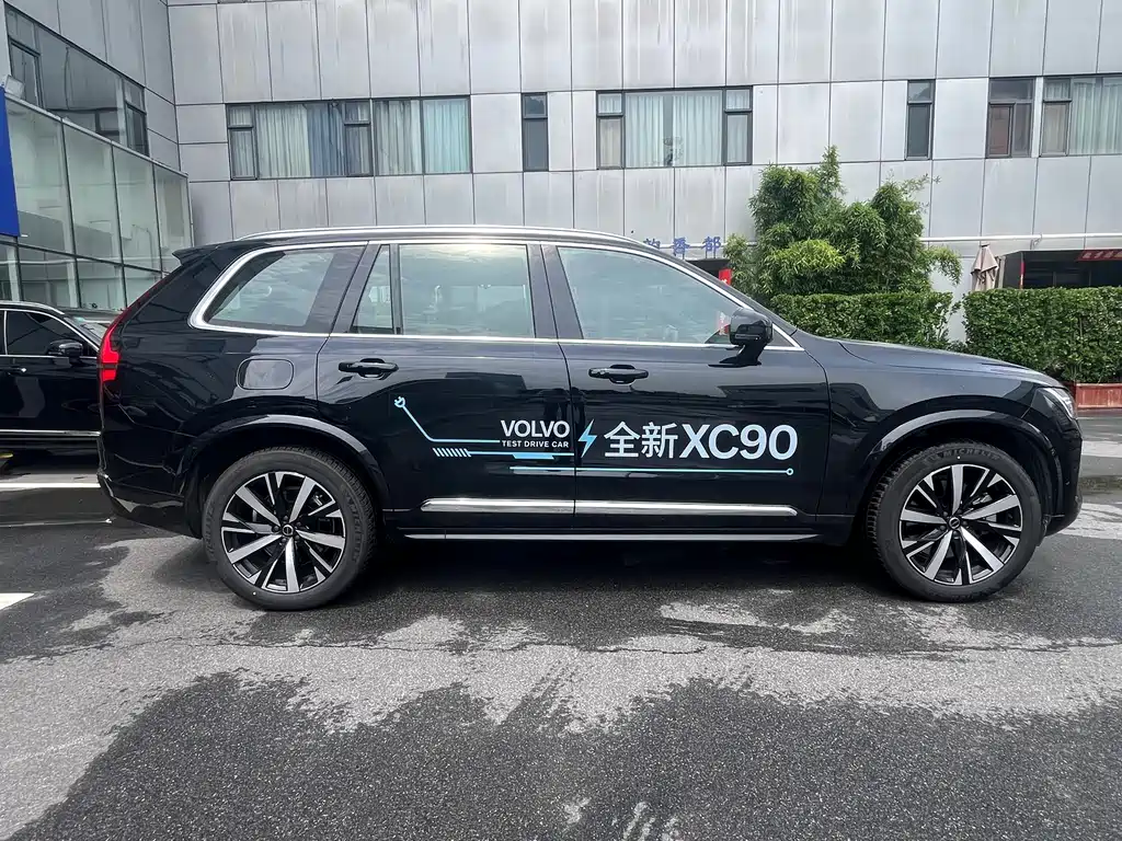 Volvo XC90 Plug-In Hybrid 2025 — фото 3